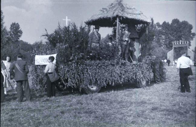 Fete de la moisson 1949 7 char d agnicourt