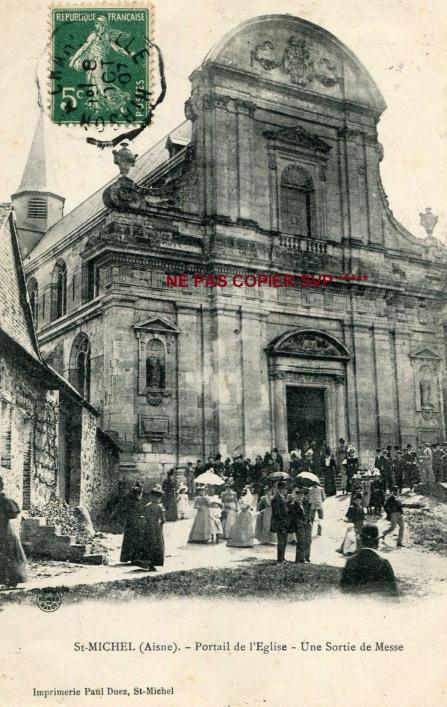 Portail de l eglise sortie de messe1907